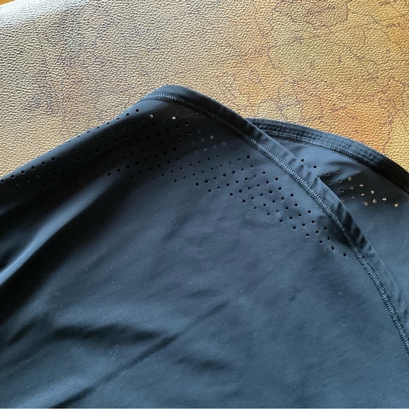 lululemon High Neck split Hem Run Tank - Picture 5 of 8